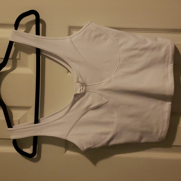 Abercrombie & Fitch Tops - ✨️ FREE with any other purchase ✨️ Abercrombie Crop Top Medium